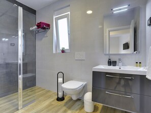Shower, towels