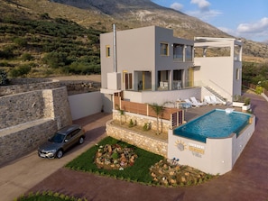 Villa | Exterior