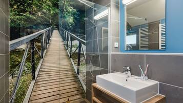 Shower dan handuk