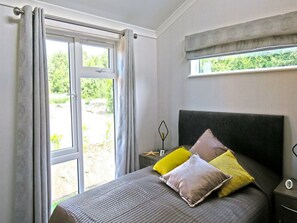 3 bedrooms, individually furnished, bed sheets