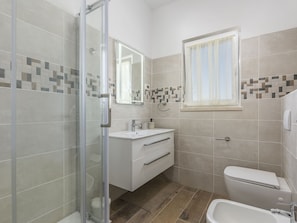 Bathtub, hair dryer, towels