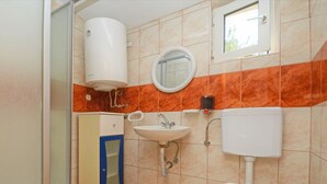 Unclassified image, 4 of 34, button - Modern Apartment Located on the Ground Floor With Shared Pool, Near Porec (Porec)