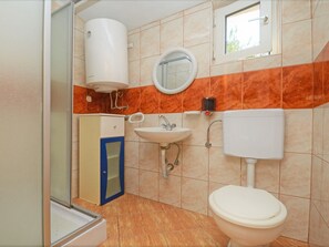 Shower, towels