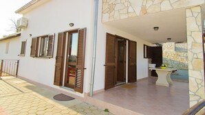 Unclassified image, 3 of 33, button - Relaxing Villa With Pool and Garden for six Persons in Central Istria (Karojba)