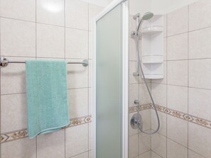 Shower, towels