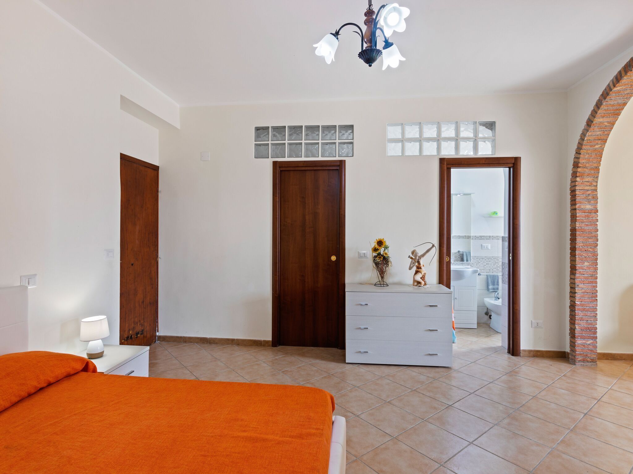 Casa | 1 camera, ferro/asse da stiro