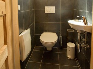 Shower, towels - Wooden Chalet in Klippitztörl With Sauna (Bad Sankt Leonhard im Lavanttal)
