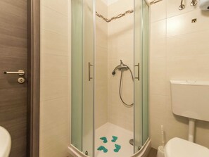 Douche, serviettes fournies