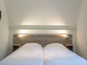 Bungalow | 4 bedrooms, individually furnished - Woodland Retreat Near Breda (Oosterhout)