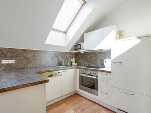 Coffee/tea maker, fridge, microwave, oven - Quaint Apartment in Mariapfarr With Balcony (Mariapfarr)