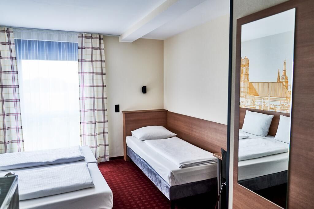 basic triple room | 1 bedroom, laptop workspace, free wifi, bed sheets