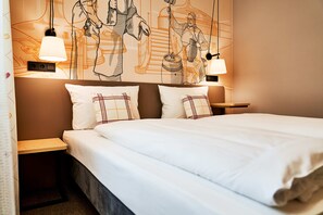 Habitación doble Confort | Espacio para trabajar con laptop, wifi gratis y ropa de cama 