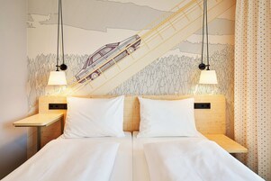 Espacio para trabajar con laptop, wifi gratis y ropa de cama 