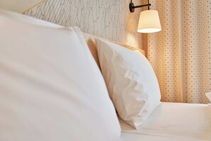 Espacio para trabajar con laptop, wifi gratis y ropa de cama 
