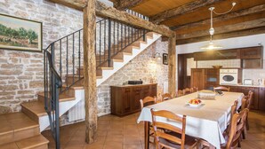 Dining - Beautiful Stone Villa With Private Pool, Jacuzzi, Sauna and Fenced Yard - Pets are Welcome (Sveti Lovrec)