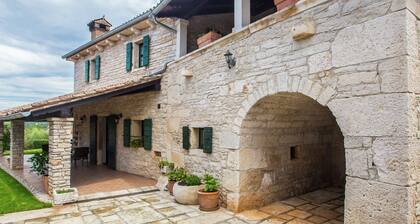 Beautiful Stone Villa With Private Pool, Jacuzzi, Sauna and Fenced Yard - Pets are Welcome