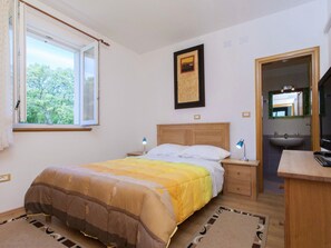 House | 6 bedrooms, individually furnished