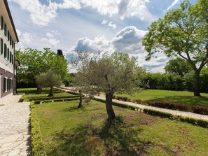 House | Exterior - Beautiful Villa With Swimming Pool (Pula)