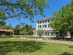 House | Exterior - Beautiful Villa With Swimming Pool (Pula)