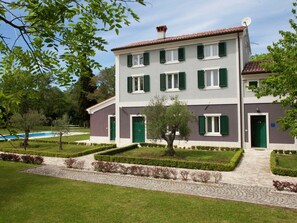 House | Exterior - Beautiful Villa With Swimming Pool (Pula)