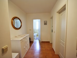 1 bedroom, bed sheets