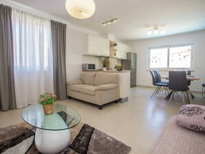 Living room - Modern and Comfortable Furnished Holiday House With Private Pool and Fenced Yard (Kanfanar)