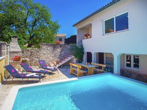 Exterior - Modern and Comfortable Furnished Holiday House With Private Pool and Fenced Yard (Kanfanar)