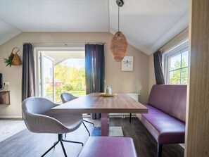 Chalet | Living room - Comfortable Chalet Near Park De Veluwe (Otterlo)