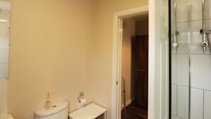 Bathroom - Urban Apartment in Doncaster near South Yorkshire Museum (Doncaster)
