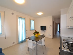 Living room - Belvilla by OYO Daniele B Quattro (Rosolina)