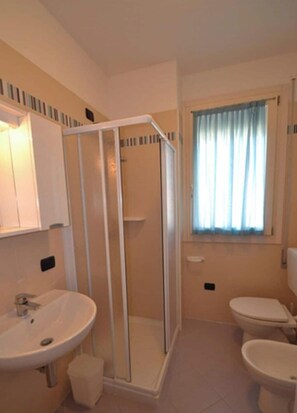 Shower - Belvilla by OYO Daniele B Quattro (Rosolina)