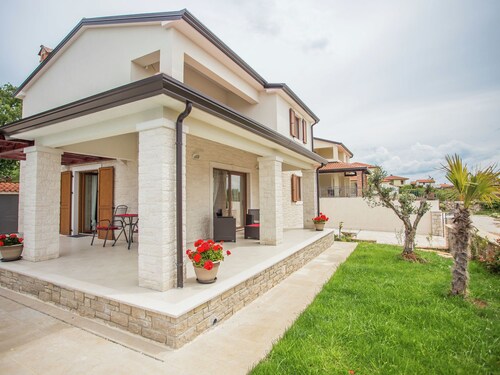 Beautiful Cottage in Kastelir With Private Pool