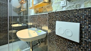 Bathroom - Beautiful, Modern Holiday Home With Private Pool, Outdoor Kitchen, Privacy (Kanfanar)