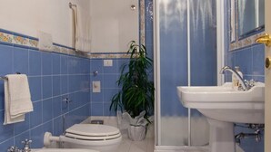 Shower, towels - Stylish Apartment with AC near Tuscan Coast (Piombino)