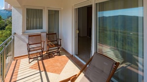 Balcony - Spacious Apartment With Swimming Pool & Balcony With Sea View (Vinodol)