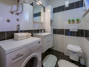 Apartment | Bathroom | Shower