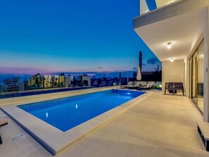 Indoor pool, outdoor pool