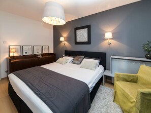 Villa | 5 bedrooms, individually furnished, iron/ironing board, internet
