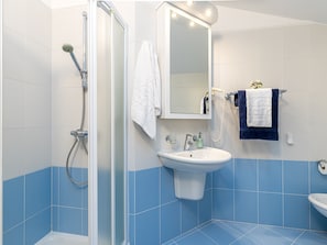 Unclassified image, 5 of 40, button - Modern Equiped Three Bedroom Apartment With Balcony and Shared Pool, Near Porec (Porec)