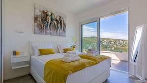 House | 3 bedrooms, WiFi, individually furnished