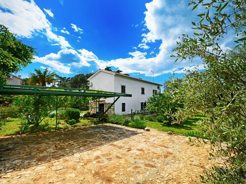 Comfortable Holiday House With sea View and Beautiful Large Yard