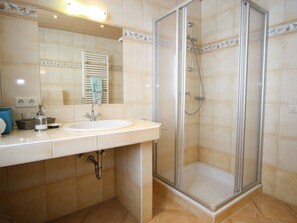 Shower, towels - Lovely Mansion in Filzmoos With Ski Storage (Filzmoos)
