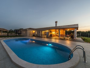 Outdoor pool - Top-class Holiday House With Private Pool and Whirlpool Near the Sea (Umag)