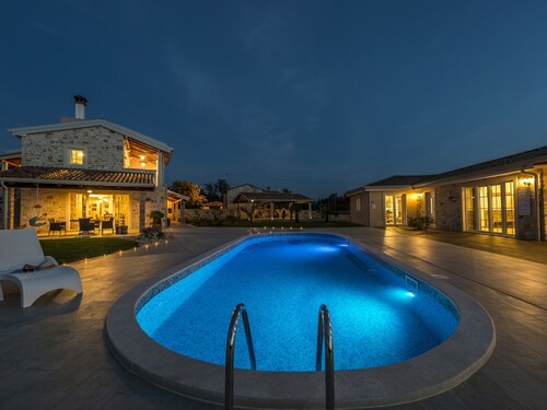 Top-class Holiday House With Private Pool and Whirlpool Near the Sea