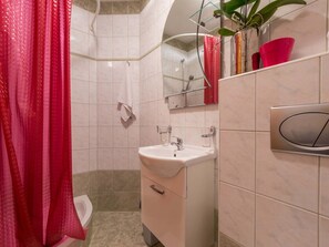 Apartment | Bathroom | Shower