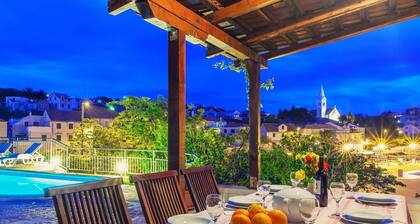 Villa in Sumartin Near Beach & Private Pool