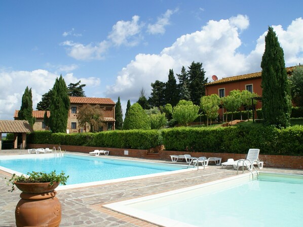 Exterior - Spacious Apartment Furnished in Italian Style in the Hills (Montaione)