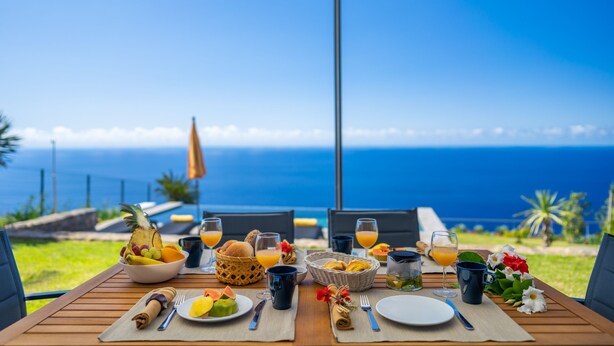 Outdoor dining - Villas Fauna & Flora - Nature & Tranquility - Infinity Pool (Prazeres)