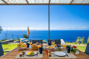Enjoy outdoor meals under the porch - Villas Fauna & Flora - Nature & Tranquility - Infinity Pool (Prazeres)