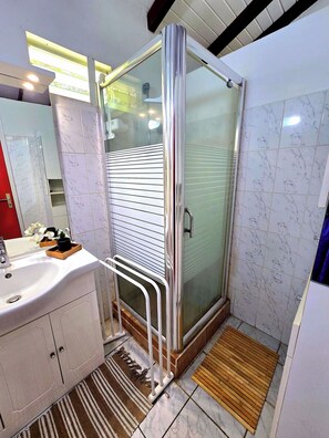 Shower, hair dryer, towels, toilet paper